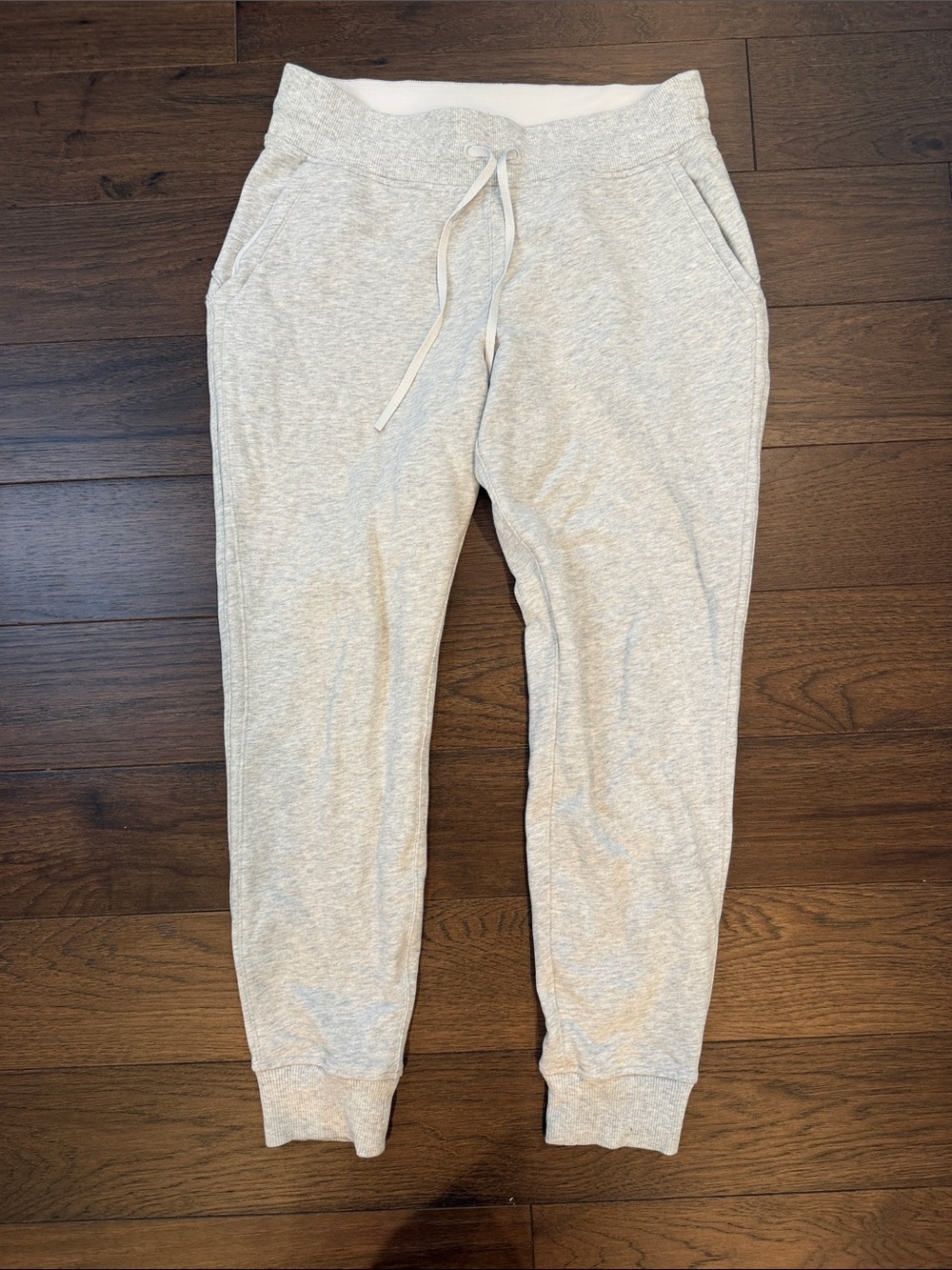 lululemon athletica Heather Gray Scuba High-Rise Jogger Size 8 - C1-129